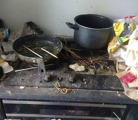 До уборки сильно запущенной и очень грязной квартиры