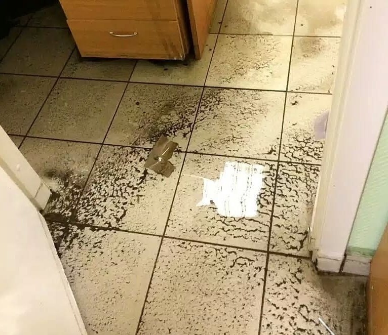 До уборки офиса/коммерческого помещения после потопа в Санкт-Петербурге До уборки офиса/коммерческого помещения после потопа