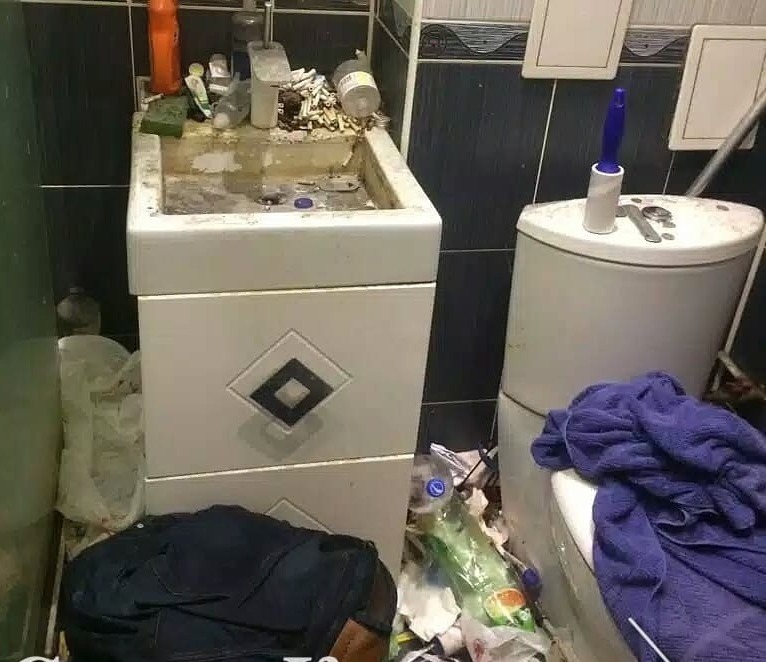 До уборки сильно запущенного и очень грязного дома/коттеджа